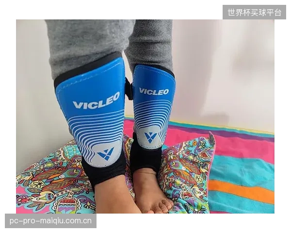 在缺乏强制性装备标准的业余足球联赛中,如何界定因护腿板凯夫拉材料冲击吸收能力不足而导致伤害的责任? 在缺乏强制性装备标准的业余足球联赛中,如何界定因护腿板凯夫拉材料冲击吸收能力不足而导致伤害的责任?